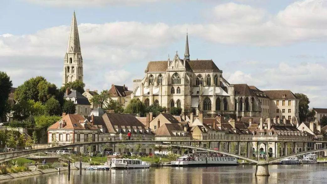 国外高校分享第176期：里昂高等师范学校-法国名校每月发钱让你读书？