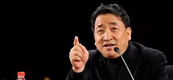 郭德纲讽刺某演员：“北京有个著名的相声表演艺术家，他闺女是个演员，净跟导演睡觉。