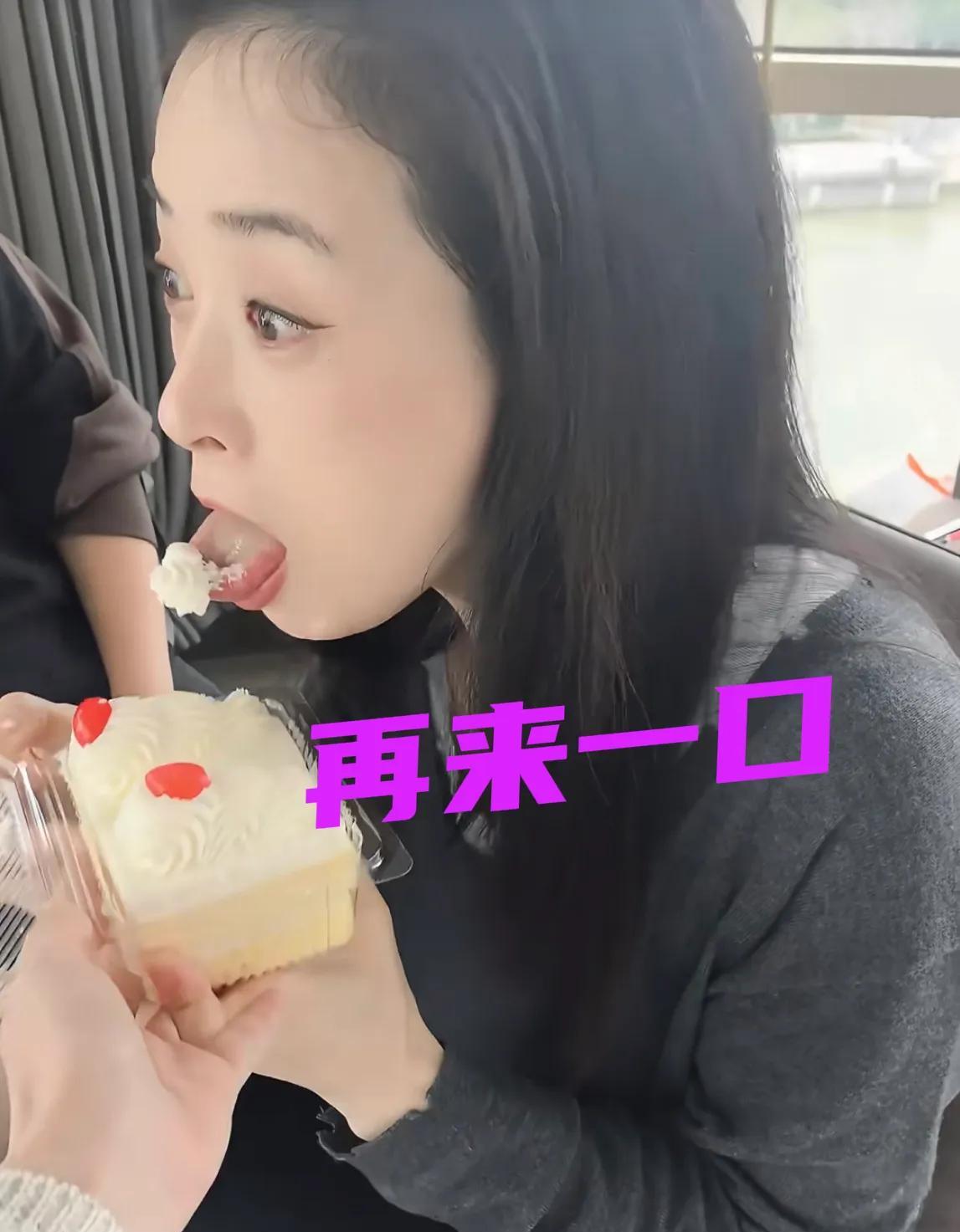 经纪人：你闻闻，
蒋欣：我勺子呢？
经纪人：你闻闻，
蒋欣：我勺子呢？
经纪人：