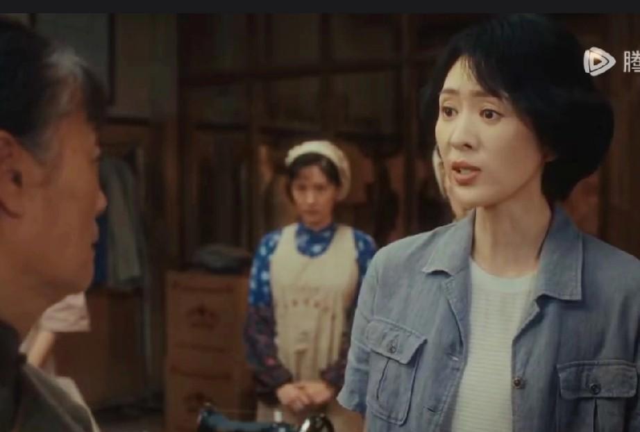 易弋的小姑子周云青适时出现，替易弋出头
事后还跟易弋说以后自己下班要过来陪她，免