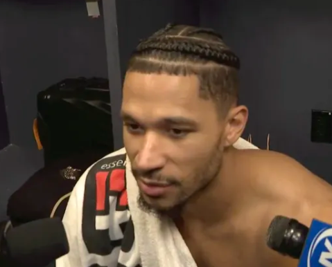 NBA常规赛，尼克斯113-100击败篮网。
赛后尼克斯球员约什-哈特接受了记者