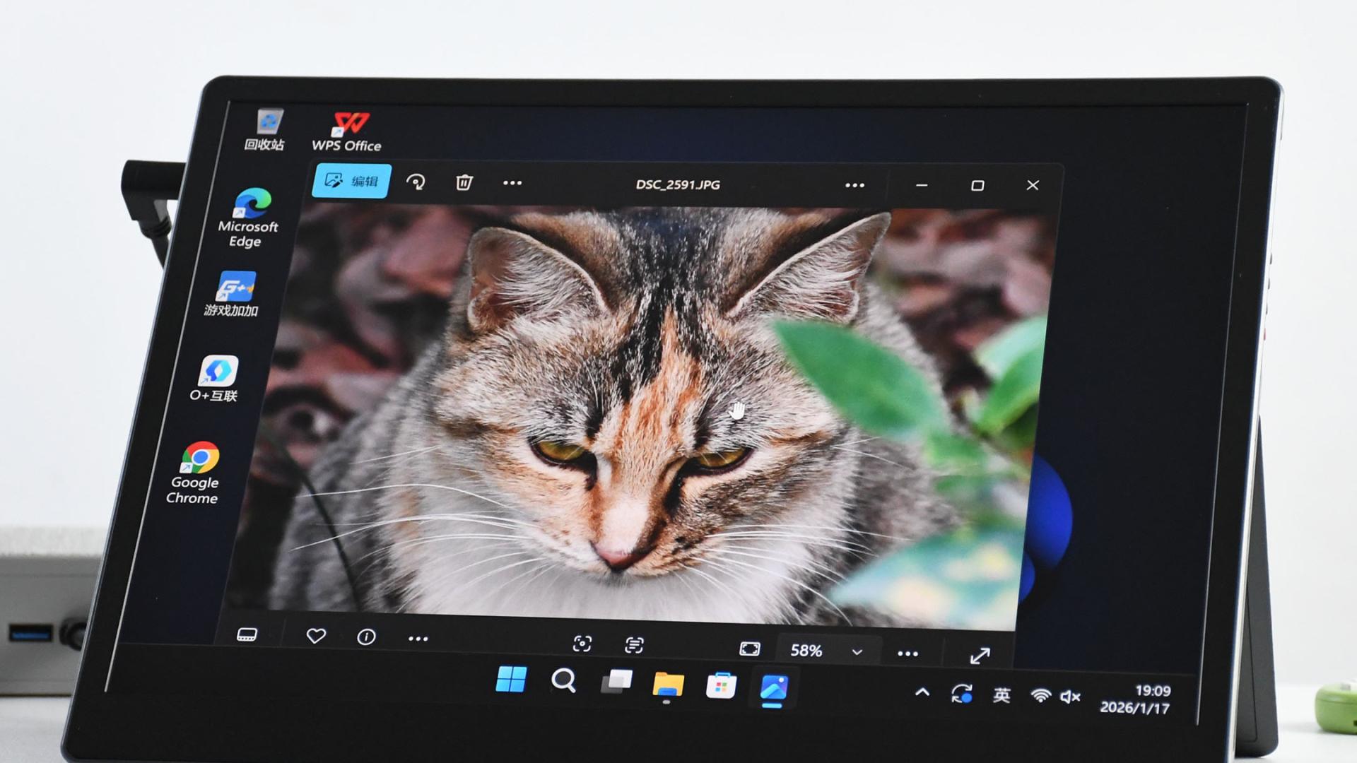 首发299元的国产“便携显示器”评测：13.5英寸，支持一线通，丰富接口