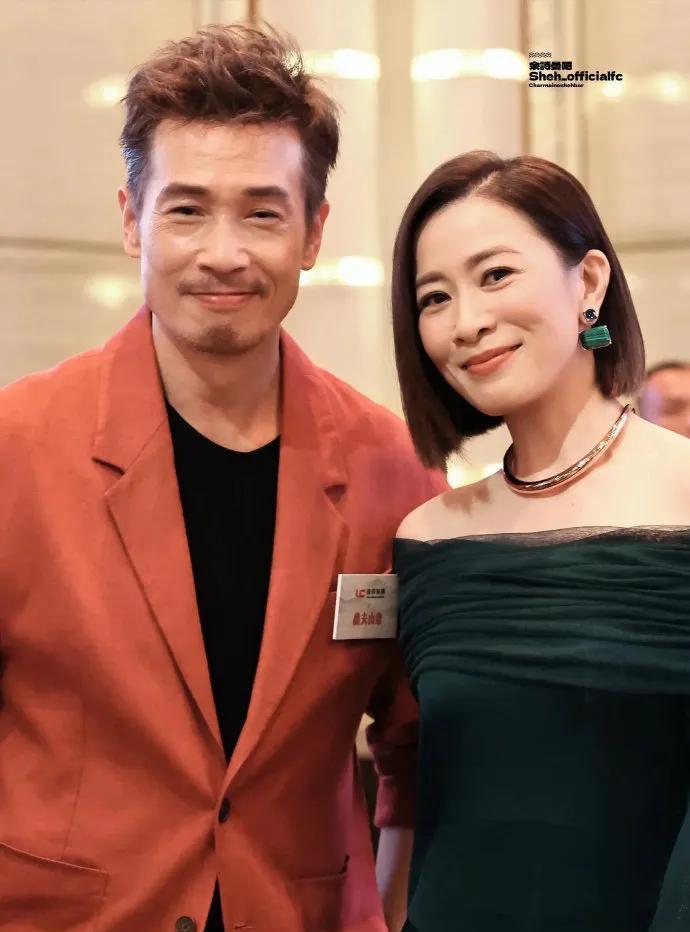 《陈豪佘诗曼活动现场，陈豪拜托佘诗曼帮陈茵媺找Labubu，粉丝：太可爱了》