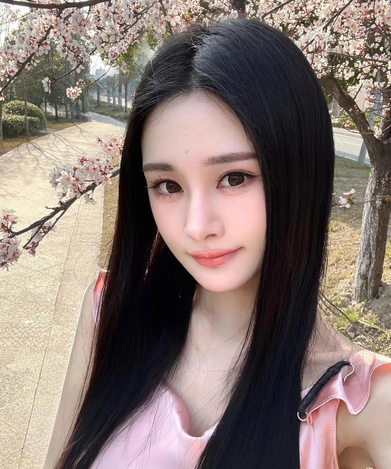 不是姐妹你杨幂吗？大家好我不是杨幂我是溜溜梅！装美女好累，还好我是真的爱装！看看