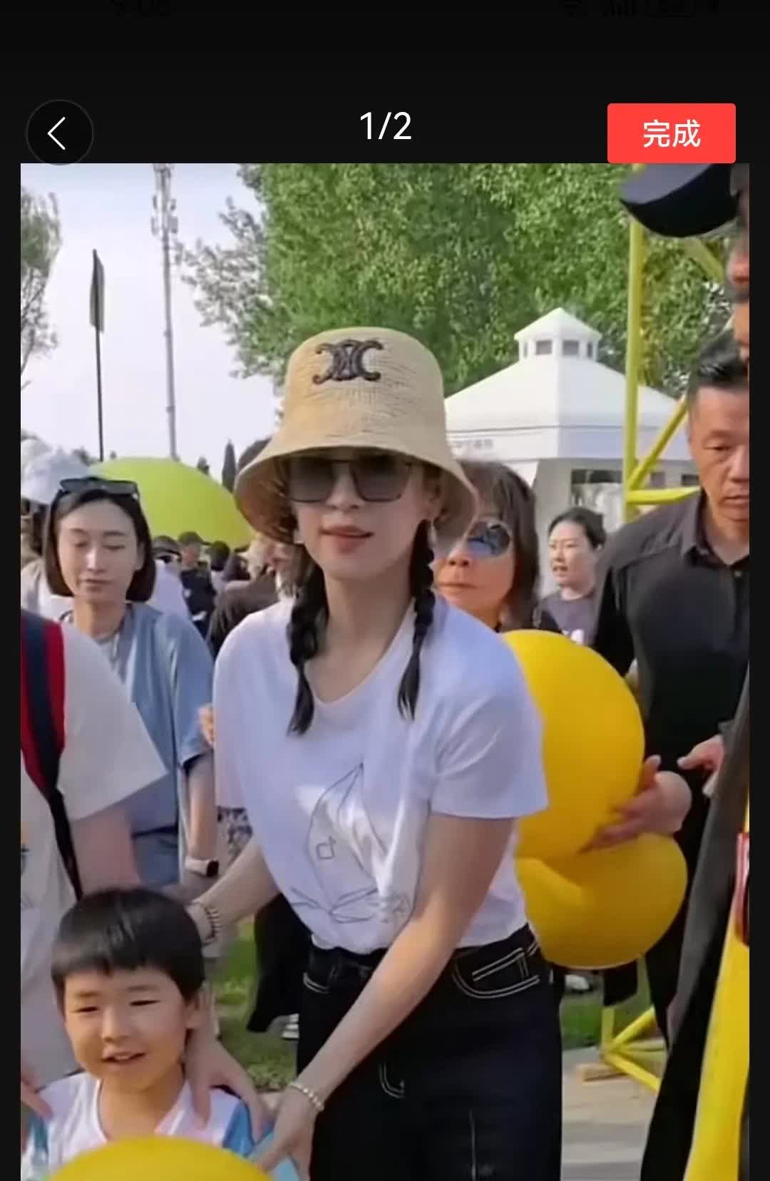 我滴麻呀！刚刚发现
原来章子怡的儿子长得像他！
怪不得离婚的时候，
她坚决
