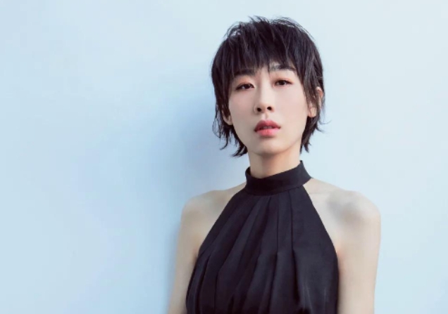 一次晚会上，张译想和美女任素汐搭讪，便对她说：“我会把脉，帮你看看吧！” 任素汐