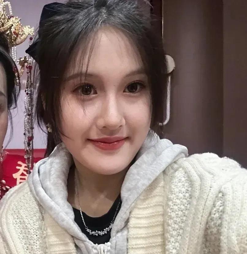陈芋汐新搭档掌敏洁好漂亮！



这位来自江苏盐城阜宁农村，在上海长大的姑娘，比