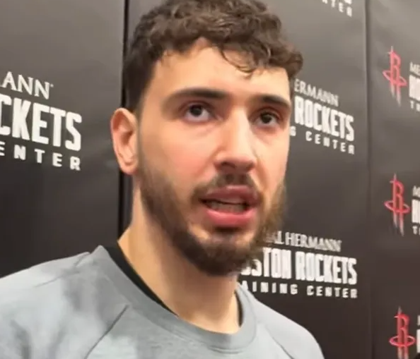 火箭球员阿尔佩伦-申京在球队训练结束后接受了媒体采访。
记者：再次入选全明星赛对