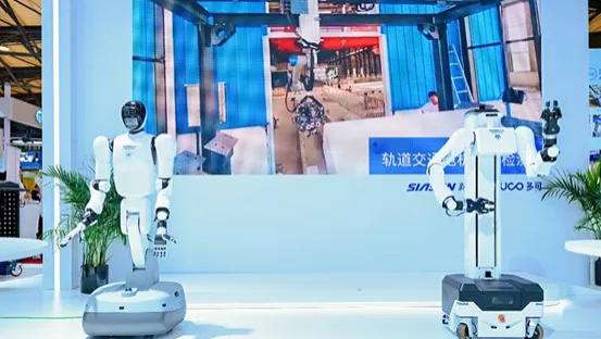 “功能替代”到“智能共创”——深入解读新松多可仿生人形机器人