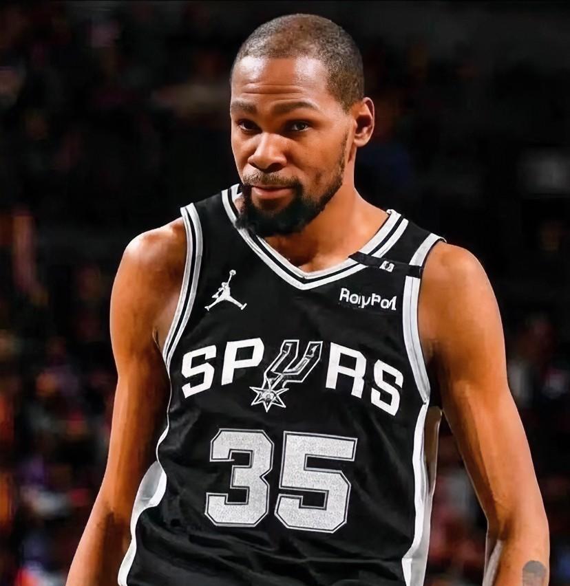 NBA传来三个劲爆消息，不得不谈！



最近联盟内可谓是风云变幻，消息一个接一