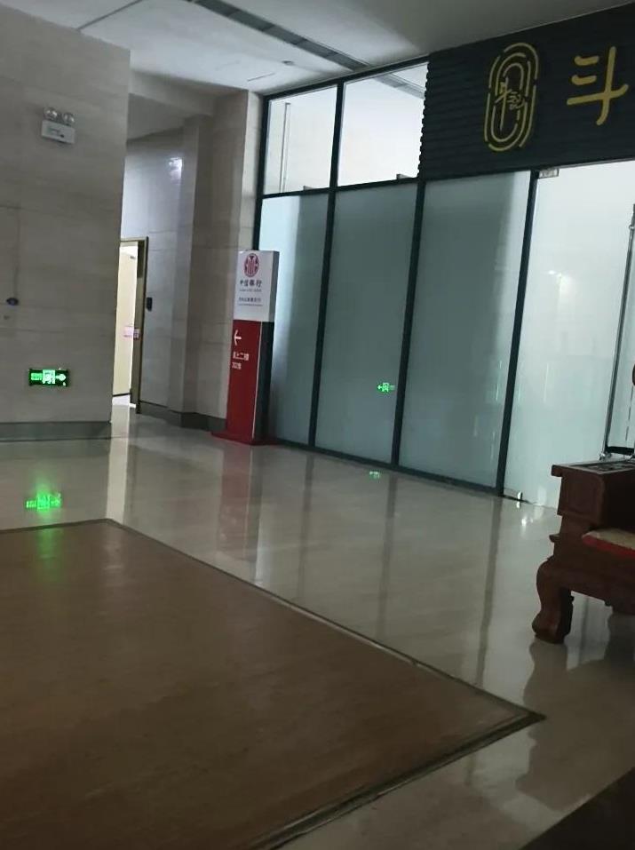 一个初创小公司，8月中旬成立的，9月份上班时间上午早8点半到12点，下午一点半到