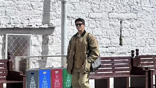 44岁霍思燕现身西藏，和杜江逛八廊街，打扮像大妈，身材严重走形