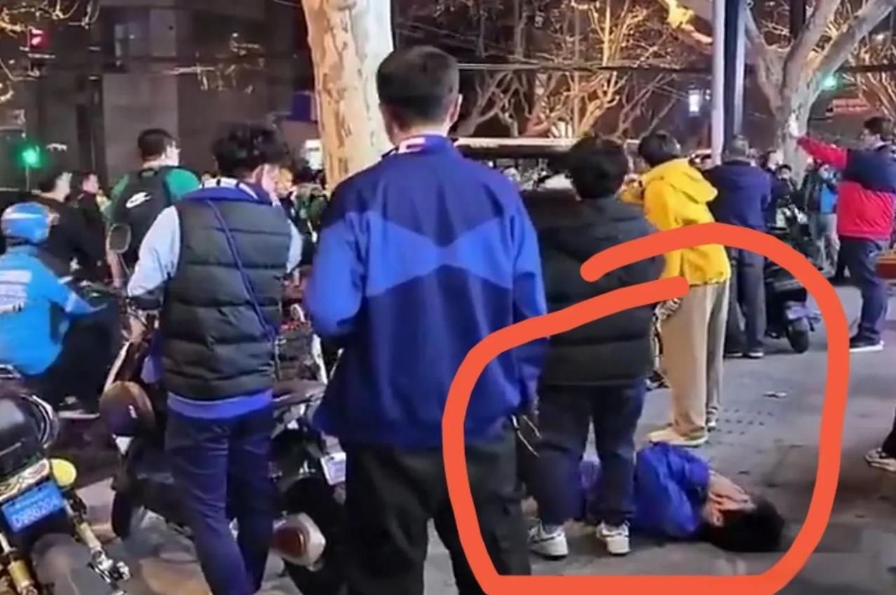 京沪大战场上2-2，场外1-0。中超第二轮申花vs国安的比赛，就是一场犯规狙击战
