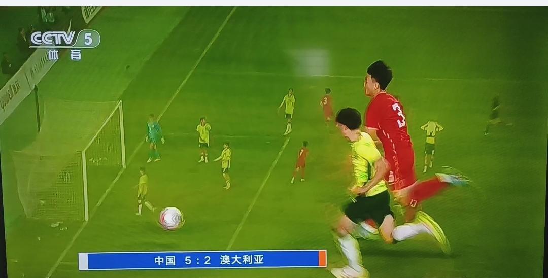 #你能不能说出男足一个优点#
男足的一个优点就是他们全是中国人，就这一点就足足让
