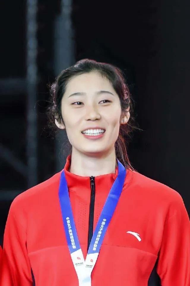 【女排世联赛，兵败思良将】
昨晚比赛可以看出，中国女排明显攻击力不足，而二传已经