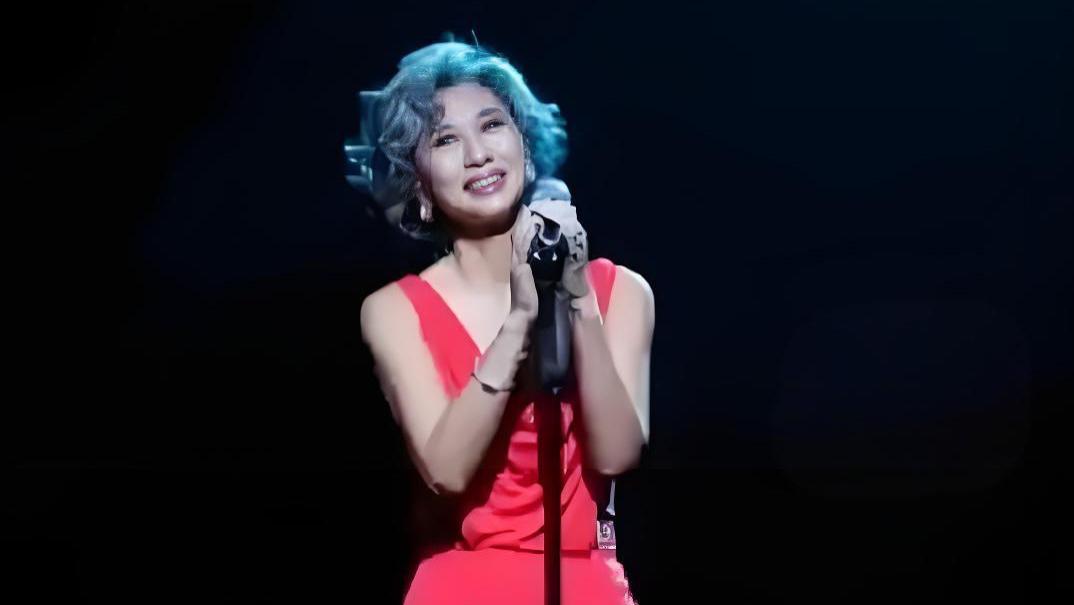 64岁叶倩文辟谣参加《歌手2025》，自谦不敢与单依纯同台