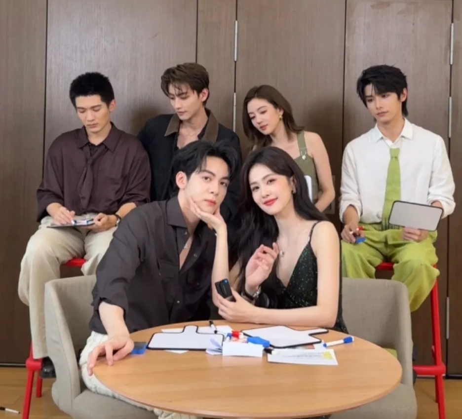 破案了，终于知道白鹿的《临江仙》为什么会扑得这么惨！
不是她演技不好，也不是曾舜