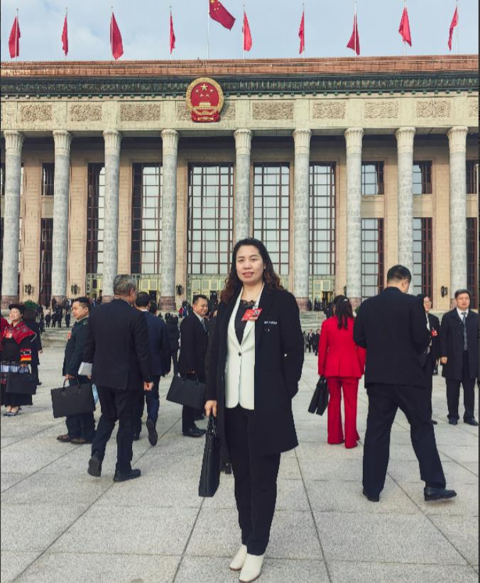 “小说都不敢这么写！”28年前，一甘肃农村女孩到广东打工，如今的她却从女保安逆袭