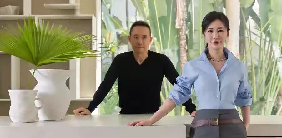 “贵族”家里这样

“贵族”田朴珺携手夫君，一起为家居杂志，拍摄了他们在深圳