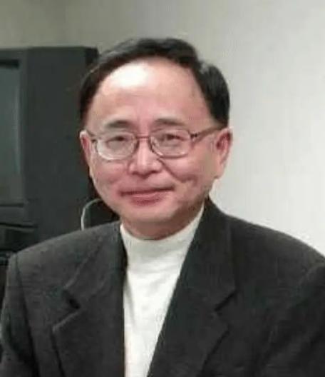 1946年出生的彭云，是革命烈士江竹筠（江姐）的独子，3岁丧母后，他被父亲的原配