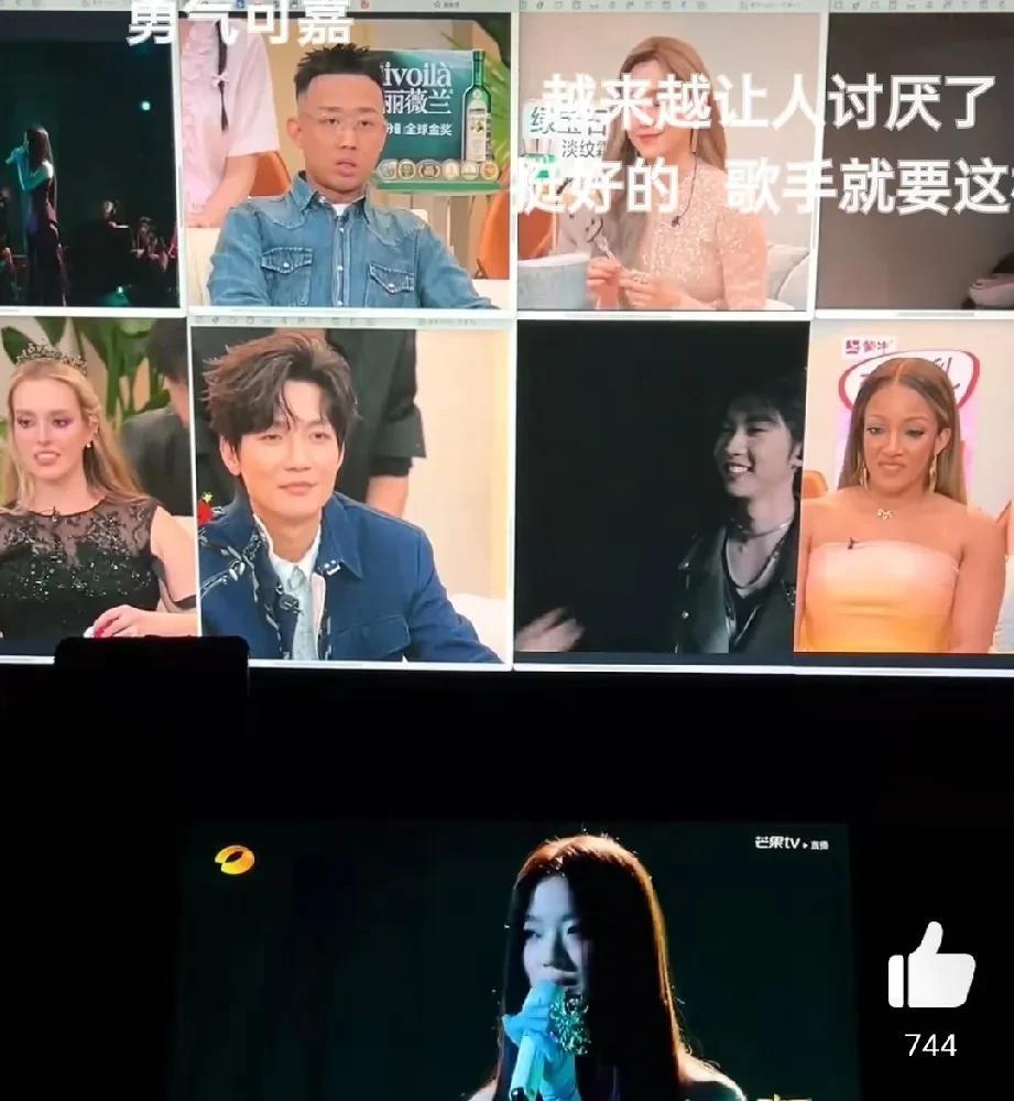 #单依纯疑似报复李荣浩当年没转身# 在《歌手2025》的舞台上，单依纯大胆改编李