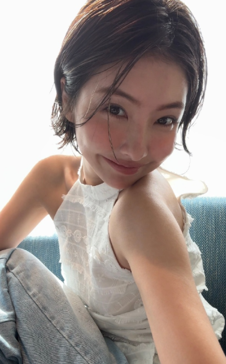 豆得儿短发妆造，超有范儿的！