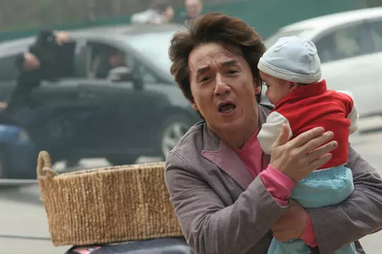    这部《宝贝计划》电影我看了大概三四遍，隔几年看一次。它应该算典型的成龙喜剧