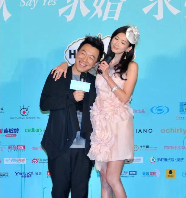 #林志玲想嫁的人是谁# 
以前林志玲在节目里大大方方说过，如果黄渤没结婚，她肯定