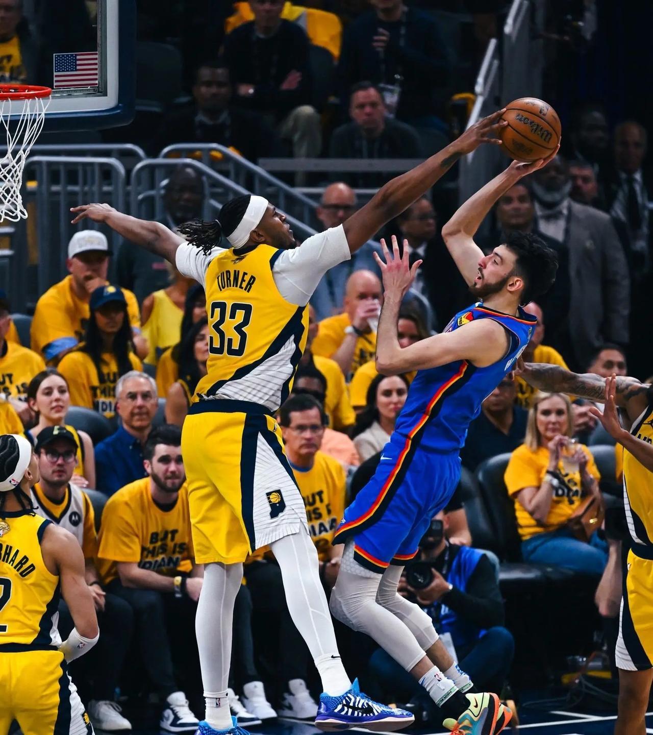 #NBA# 步行者以116-107击败雷霆，大比分2-1领先。
雷步前三场大战总