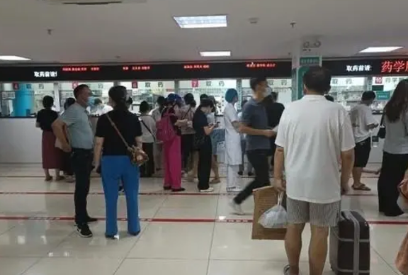 湘雅二院出这么大的丑闻，我以为会被唾弃，导致人去楼空，没人再去那看病。结果这几天