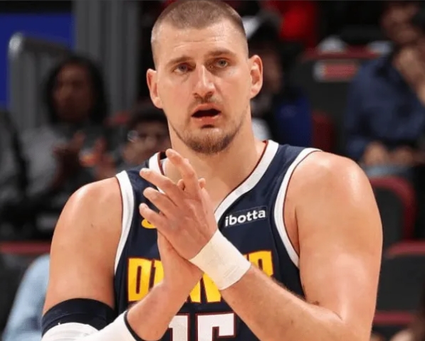 根据ESPN的消息，尼古拉-约基奇有望在一月底复出。
根据此前消息，尼古拉-约基