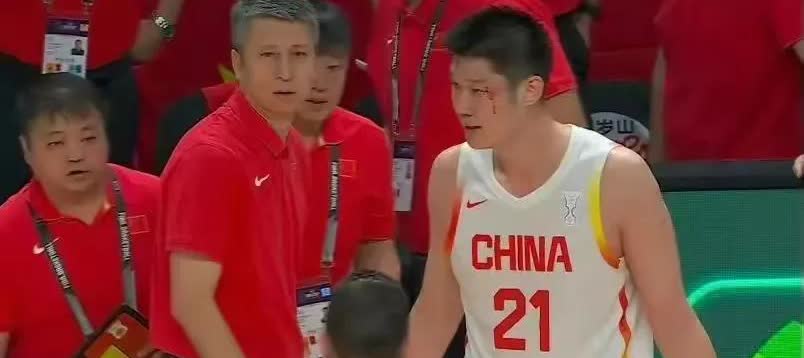 巨人姚明从篮协位置上迫于压力退下来又怪谁呢？说到底还不是怪他自己并非伯乐，怪只能