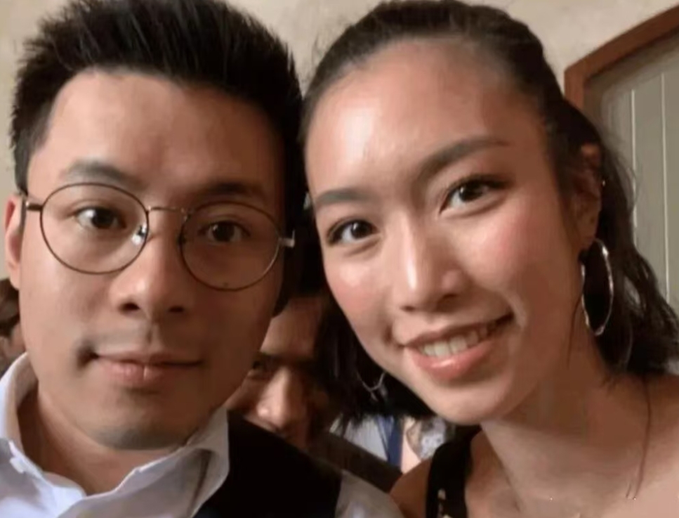 一向纨绔享乐的霍启仁结婚了，
我不意外，
让我意外的是，
霍启仁居然娶的是泰国女