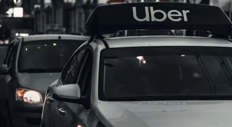 谁现在还吹特斯拉FSD牛呢
自动驾驶方案选择上，主要有两个，一个是纯视觉方案，另