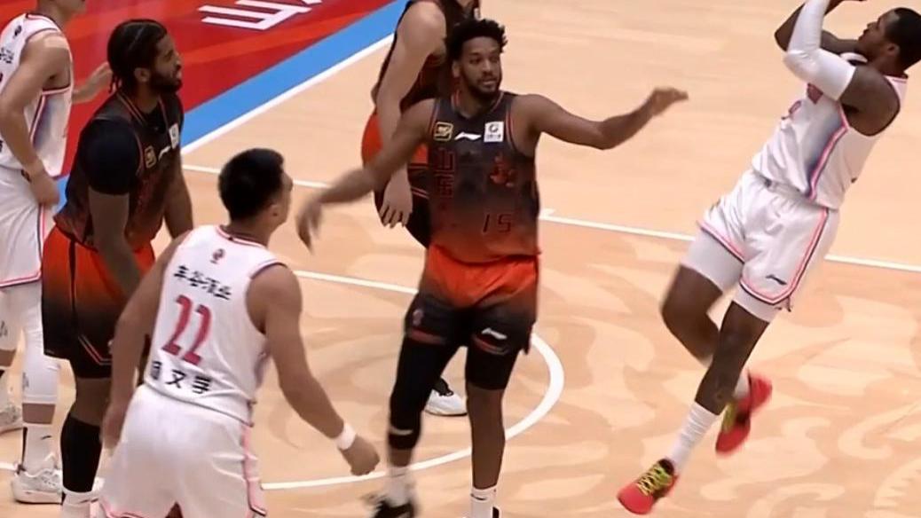 球队动态：山东高速男篮阵容确定，新阵容已经预示邱彪的战术打法