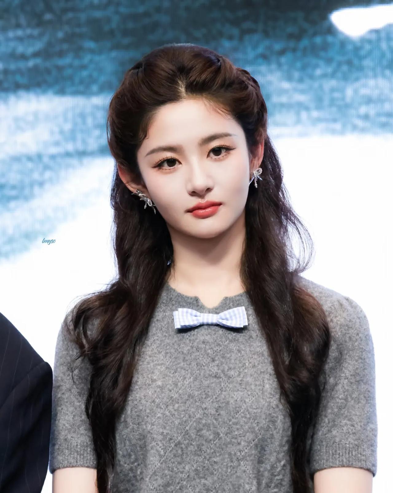 赵晴这次热搜，
给所有女演员提了个醒，
不是演戏要努力减肥，而是演员要时刻保持清