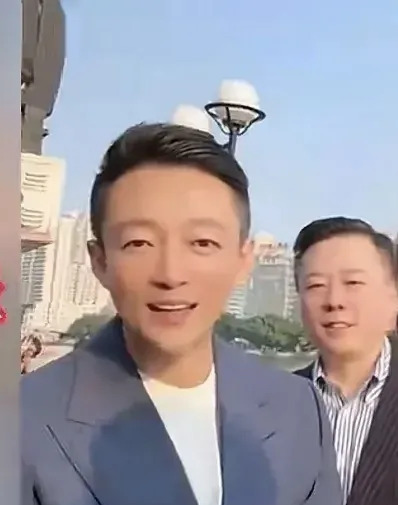 汪小菲一家和马斯克梅关系











天哪，这美颜效果也太夸张了吧！汪