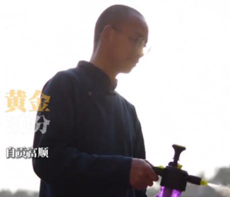 “美色不值得我浪费金钱和时间！”



四川自贡一位35岁的男子，罗宇（化名），