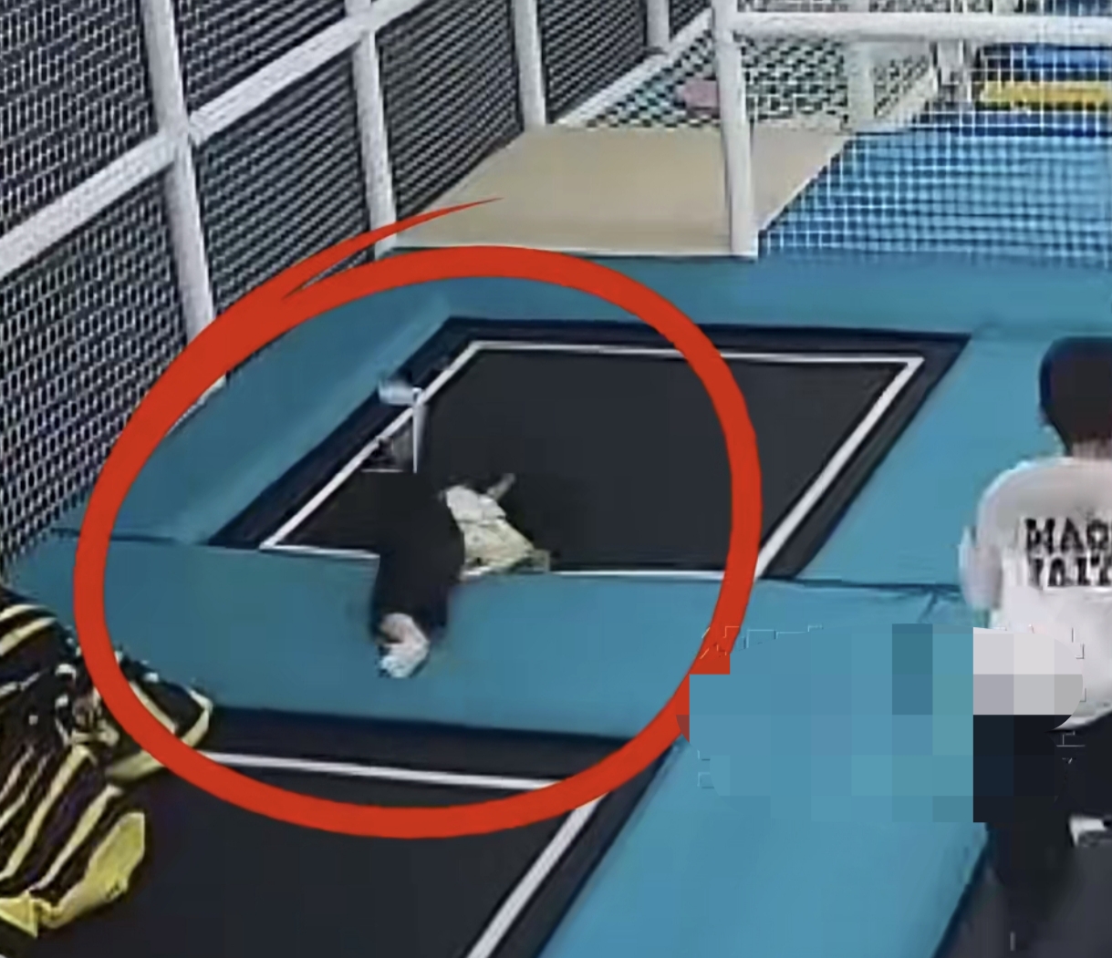 痛心！浙江3岁男童喝珍珠奶茶窒息身亡，家长质疑珍珠粘性太强
一杯珍珠奶茶，一场蹦