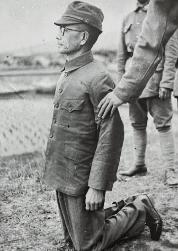 1947年，一个日军中将被执行枪决。然而，连中三枪他都没死。突然，监刑军官对开枪