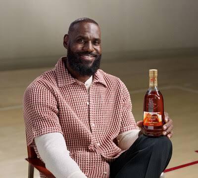 NBA：詹姆斯生涯决定二只是个广告宣传
詹姆斯于2025年10月7日通过社交媒体