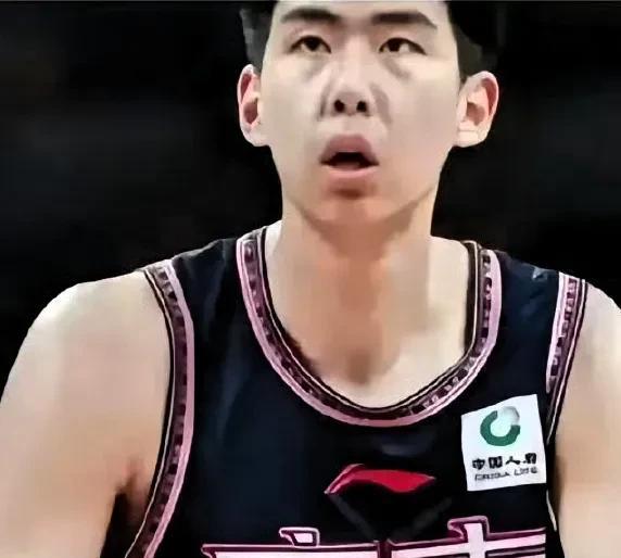 徐昕身高2.26米留在CBA
杨瀚森身高2.18米征战NBA
余嘉豪身高2.21