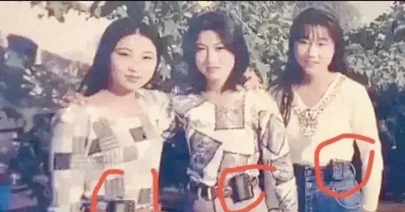 BB机当年有多火！不亚于现在购买苹果手机的热度。摩托罗拉BB机，1983年刚进入