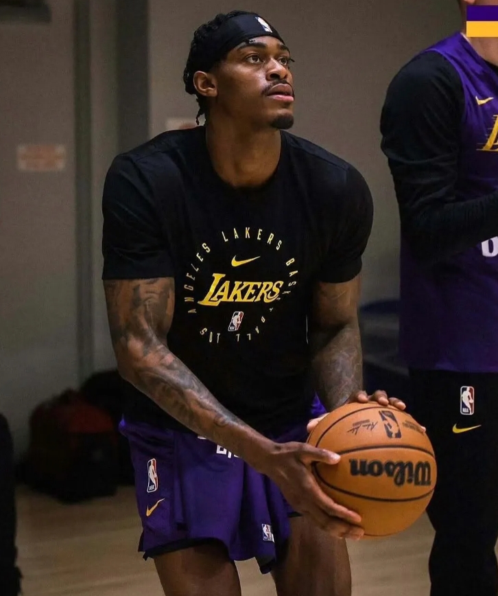 湖人Vs雄鹿，谁能更胜一筹？

雄鹿：
缺阵：波蒂斯（联盟禁赛）
小概率出战：泰