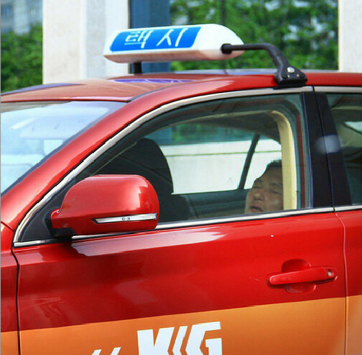 2015年，朝鲜首都平壤街头的出租车。这是中国产的不？