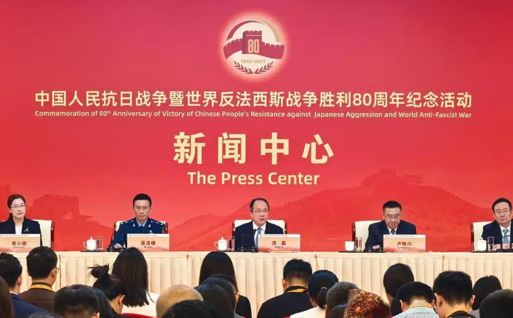 名单一公布，外界的表情就变了。
普京第一，不意外；紧跟其后的，是金正恩。不是传闻