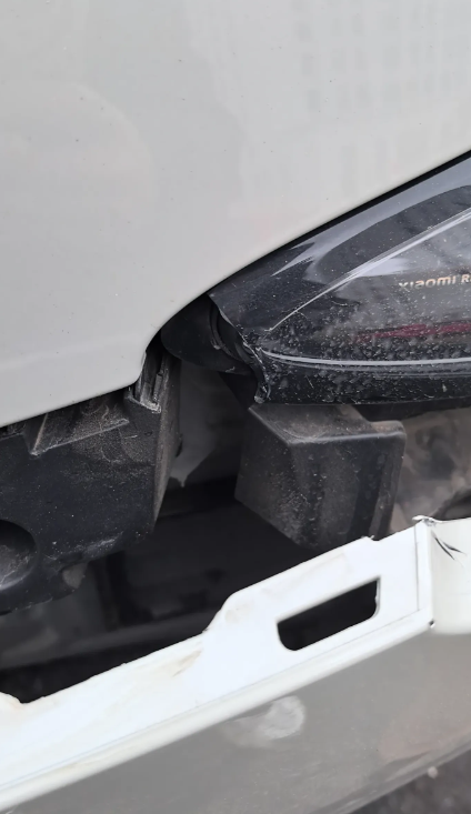 朋友的爱车演示自动泊车
心碎了一地💔还是在小县城这么空旷的停车场