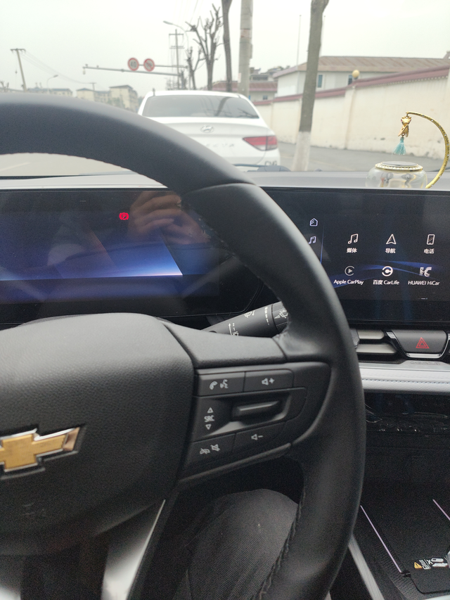 科鲁泽蓝牙问题
上周星期五下班，蓝牙突然不能播放音乐。弄了一会不行，赶下班算了以