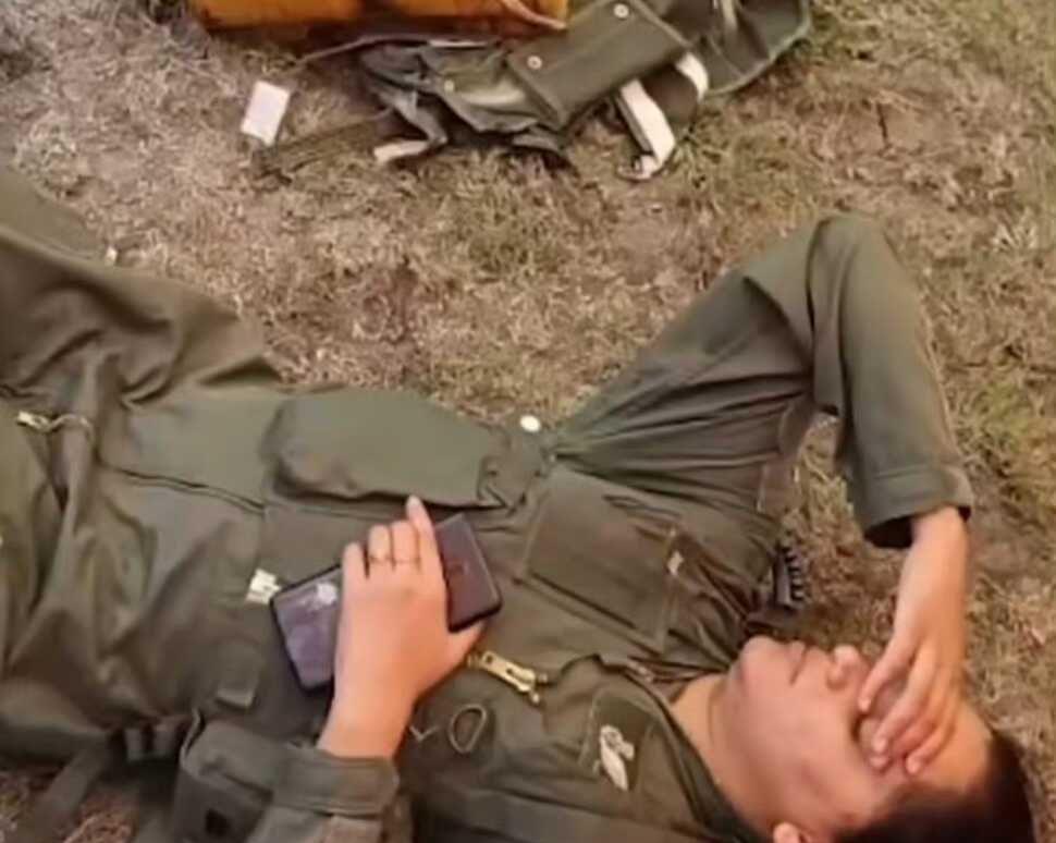 印度女飞行员20亿的阵风飞机没保住，却保住了自己的手机。
近日一张外国媒体发布的