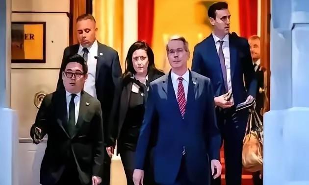 这次是中国不干了！
网友表示： 稀土是不可再生战略资源，中国坚守底线不放松管制正